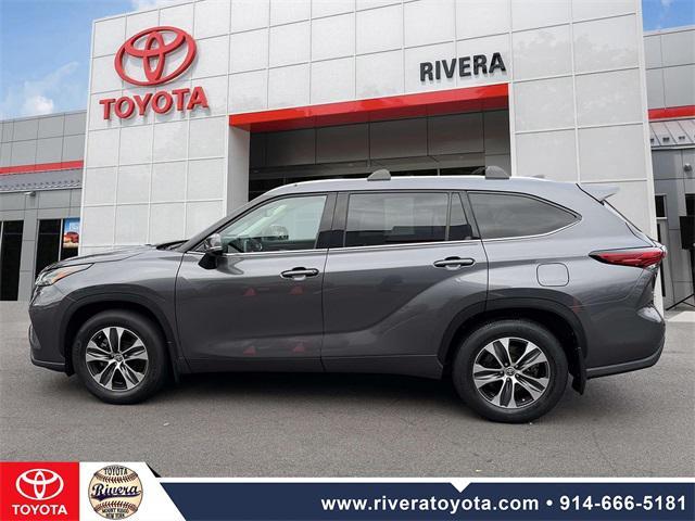 used 2022 Toyota Highlander car, priced at $35,795