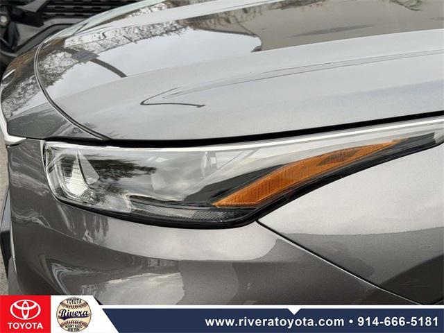 used 2022 Toyota Highlander car, priced at $35,795