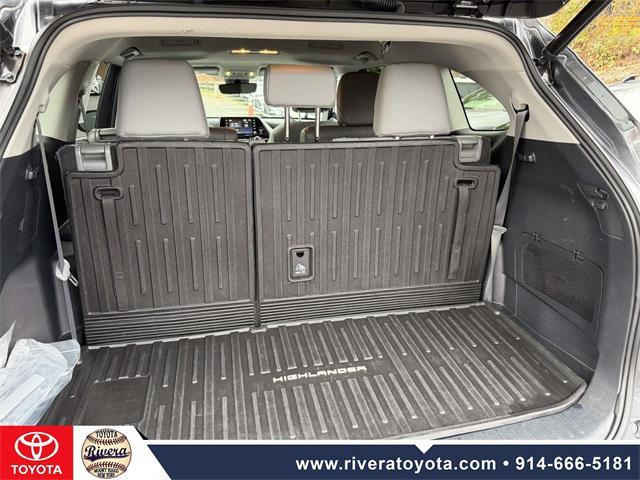 used 2022 Toyota Highlander car, priced at $35,795