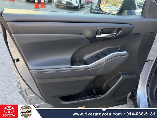 used 2022 Toyota Highlander car, priced at $36,595