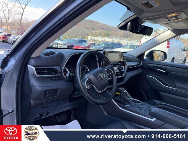 used 2022 Toyota Highlander car, priced at $36,595