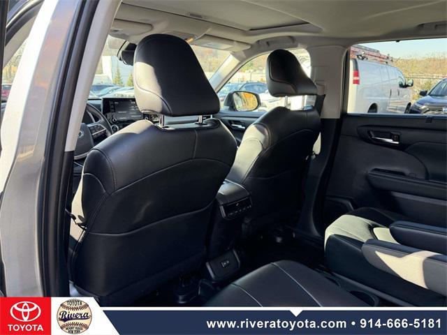 used 2022 Toyota Highlander car, priced at $36,595