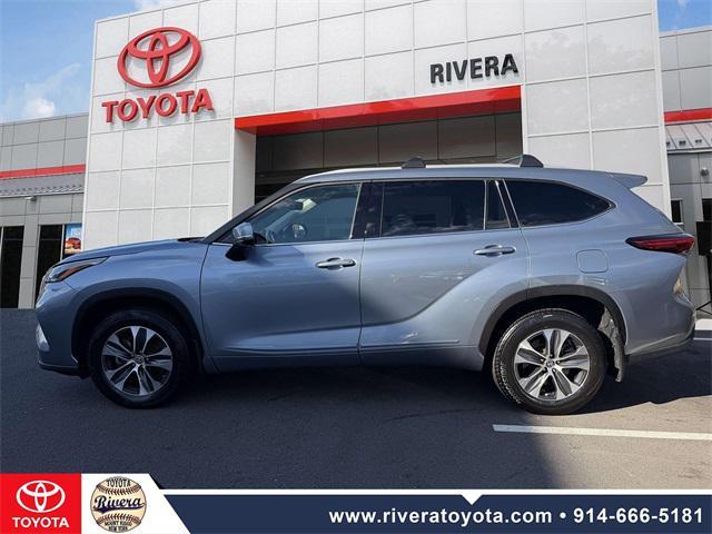 used 2022 Toyota Highlander car, priced at $36,595