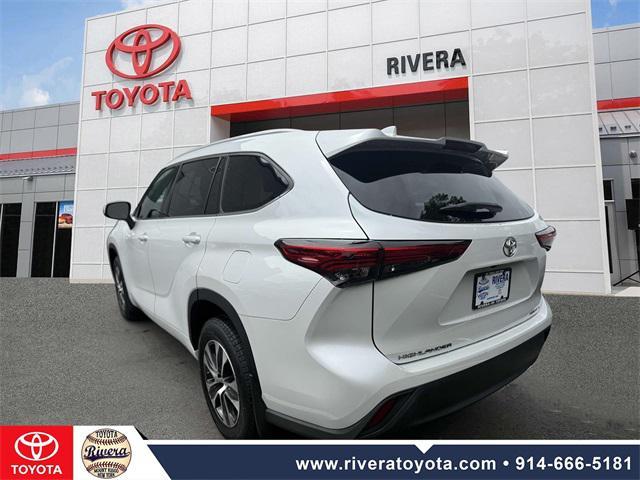 used 2022 Toyota Highlander car, priced at $37,295