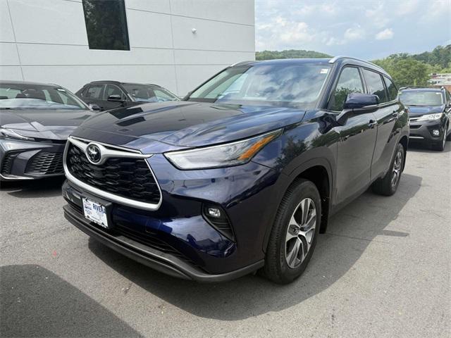 used 2022 Toyota Highlander car, priced at $36,595