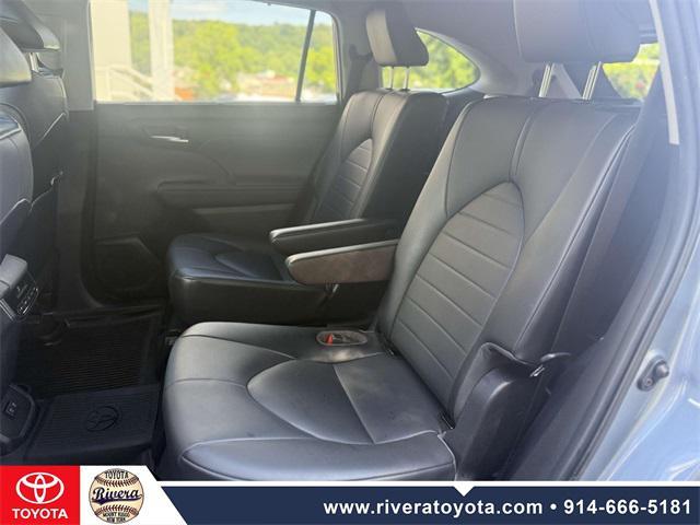 used 2021 Toyota Highlander car, priced at $32,995