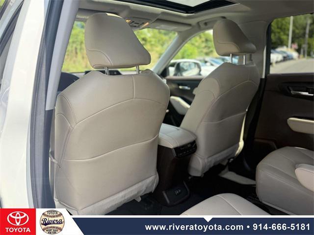used 2022 Toyota Highlander car, priced at $36,995