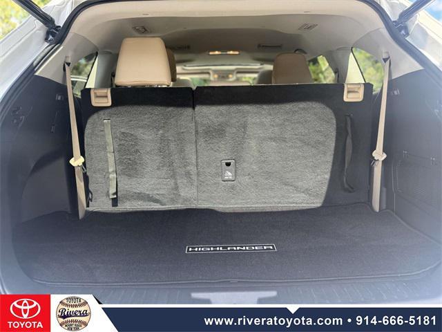 used 2022 Toyota Highlander car, priced at $36,995