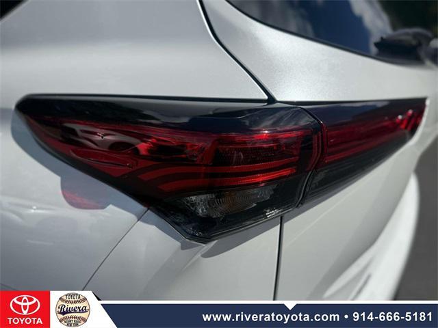used 2022 Toyota Highlander car, priced at $36,995
