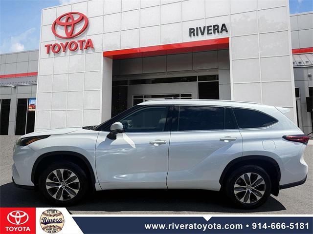 used 2022 Toyota Highlander car, priced at $36,995