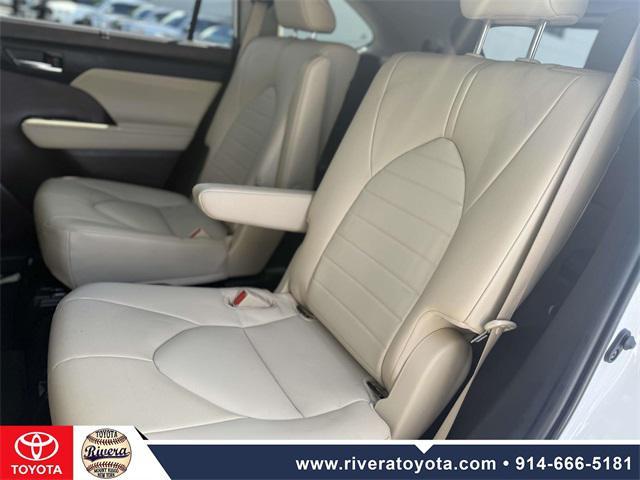 used 2022 Toyota Highlander car, priced at $36,995