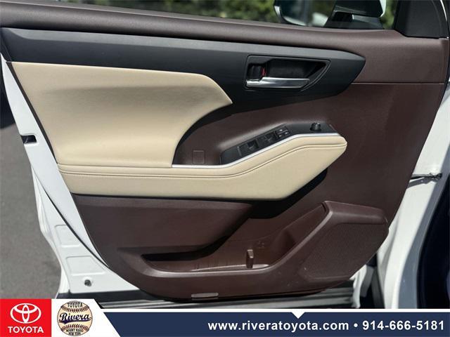 used 2022 Toyota Highlander car, priced at $36,995