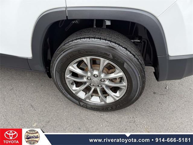 used 2020 Jeep Cherokee car, priced at $18,995