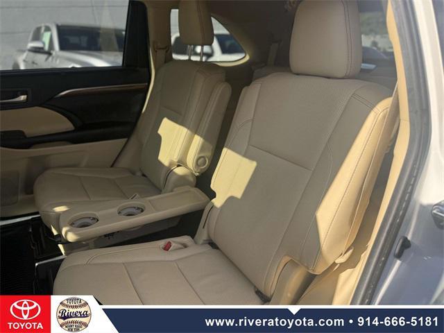 used 2019 Toyota Highlander Hybrid car, priced at $31,995