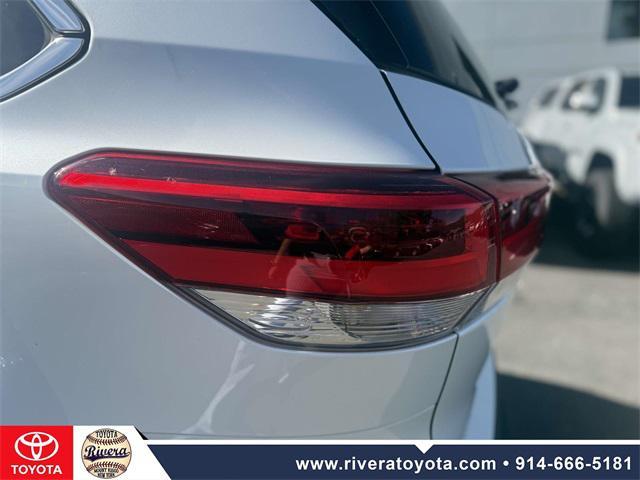 used 2019 Toyota Highlander Hybrid car, priced at $31,995