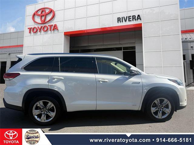 used 2019 Toyota Highlander Hybrid car, priced at $31,995