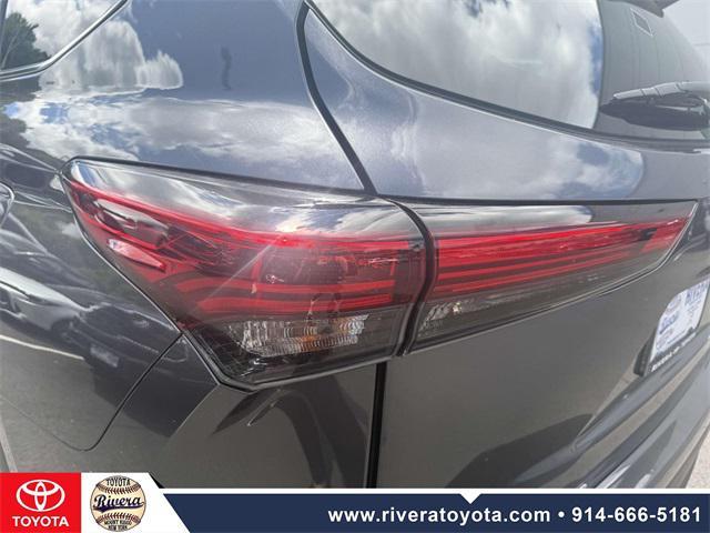 used 2022 Toyota Highlander car, priced at $35,995