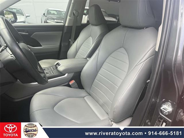 used 2022 Toyota Highlander car, priced at $35,995