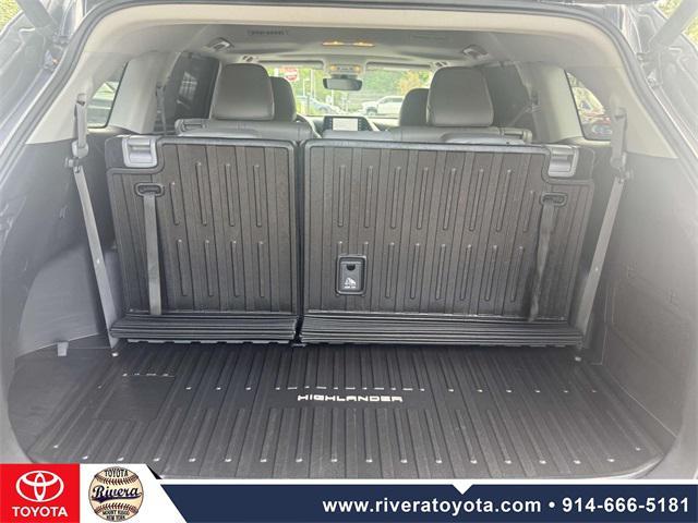 used 2022 Toyota Highlander car, priced at $35,995