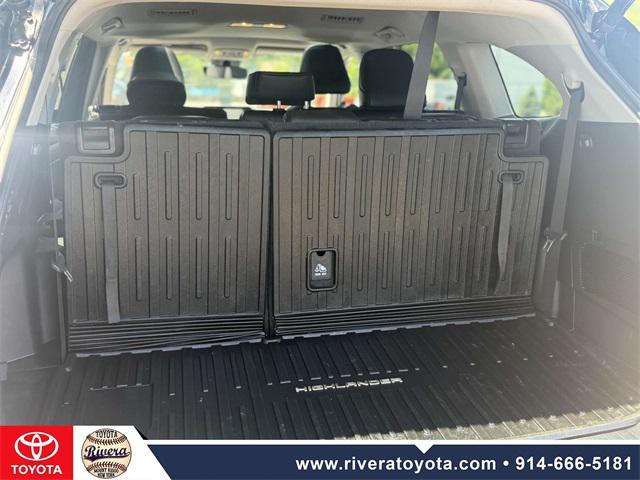 used 2022 Toyota Highlander car, priced at $31,538