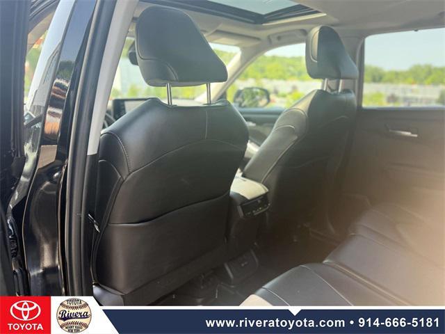 used 2022 Toyota Highlander car, priced at $31,538