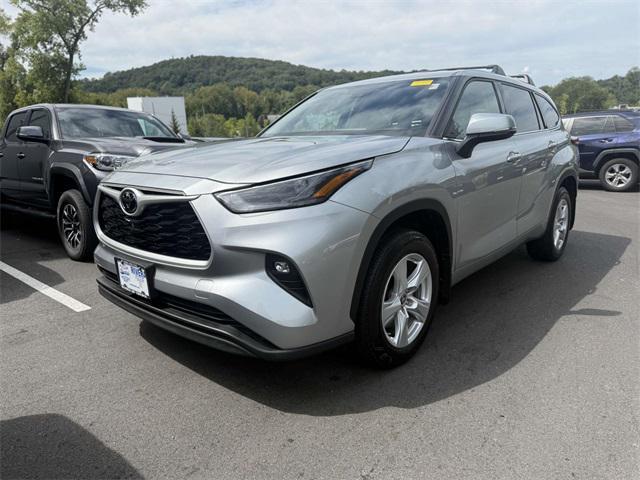 used 2022 Toyota Highlander car, priced at $33,595