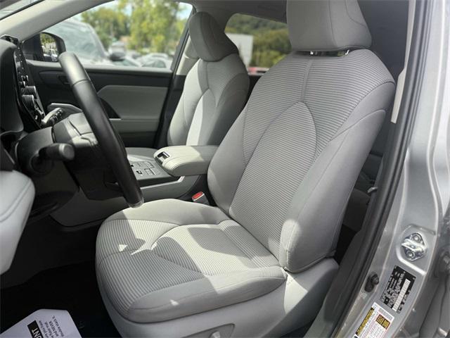 used 2022 Toyota Highlander car, priced at $33,595
