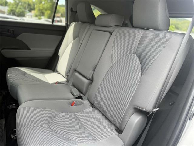 used 2022 Toyota Highlander car, priced at $33,595