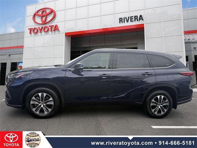 used 2022 Toyota Highlander car, priced at $35,995