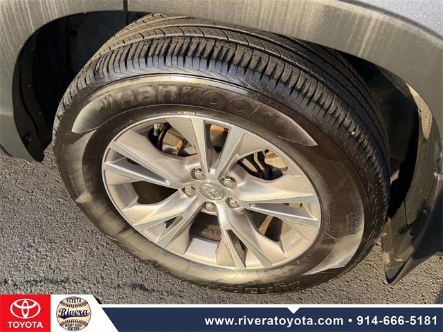 used 2014 Toyota Highlander car, priced at $17,595