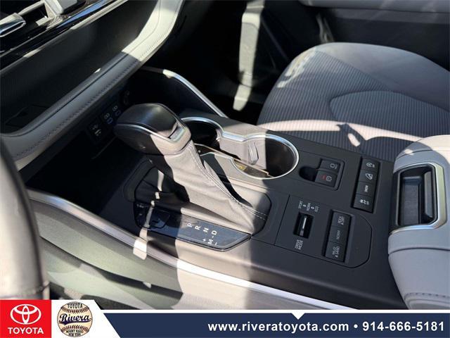 used 2022 Toyota Highlander car, priced at $32,995