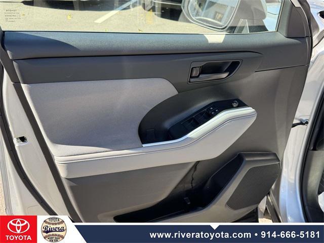 used 2022 Toyota Highlander car, priced at $32,995
