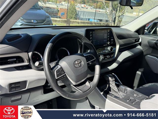 used 2022 Toyota Highlander car, priced at $32,995
