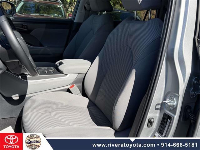 used 2022 Toyota Highlander car, priced at $32,995