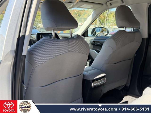 used 2022 Toyota Highlander car, priced at $32,995