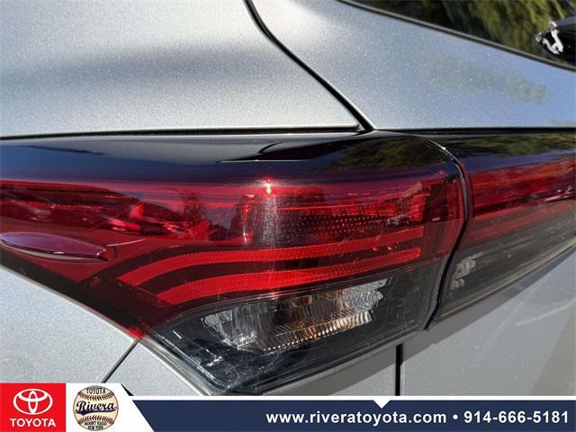 used 2022 Toyota Highlander car, priced at $32,995