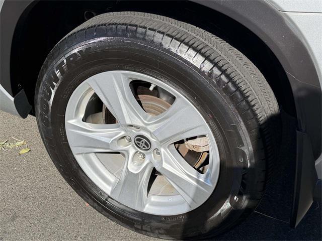used 2022 Toyota Highlander car, priced at $32,995
