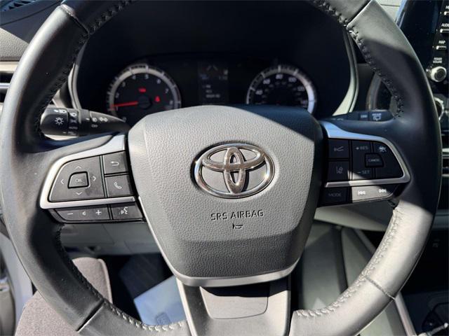 used 2022 Toyota Highlander car, priced at $32,995