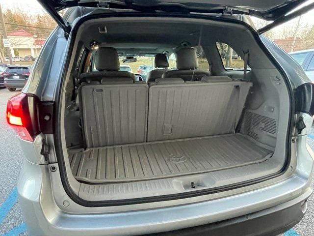 used 2019 Toyota Highlander car, priced at $23,595