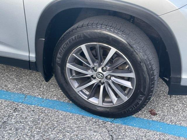 used 2019 Toyota Highlander car, priced at $23,595
