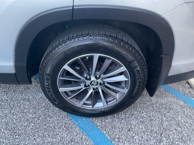 used 2019 Toyota Highlander car, priced at $23,595