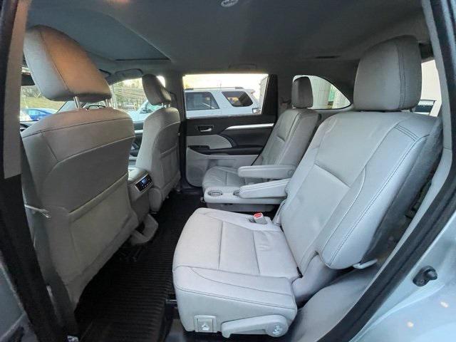 used 2019 Toyota Highlander car, priced at $23,595