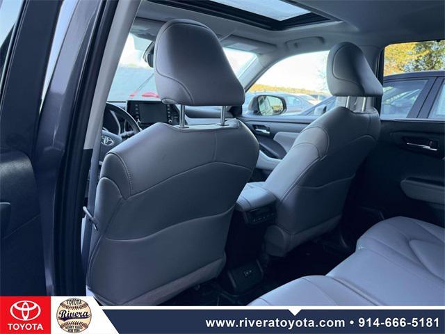 used 2022 Toyota Highlander car, priced at $36,995