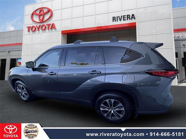 used 2022 Toyota Highlander car, priced at $36,995