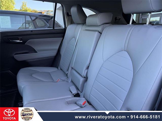 used 2022 Toyota Highlander car, priced at $36,995