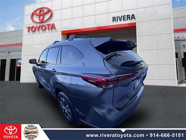 used 2022 Toyota Highlander car, priced at $36,995