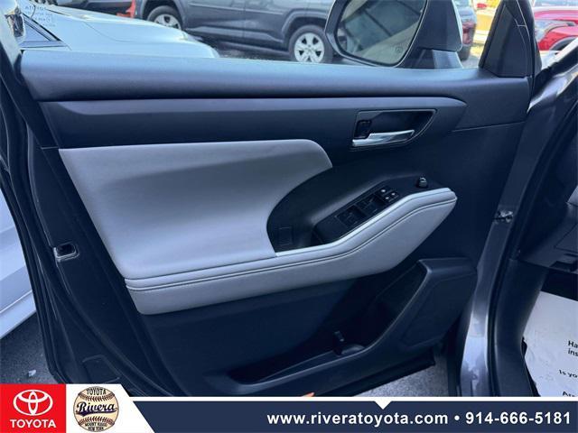used 2022 Toyota Highlander car, priced at $36,995