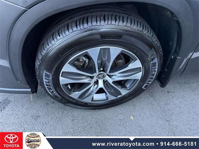used 2022 Toyota Highlander car, priced at $36,995