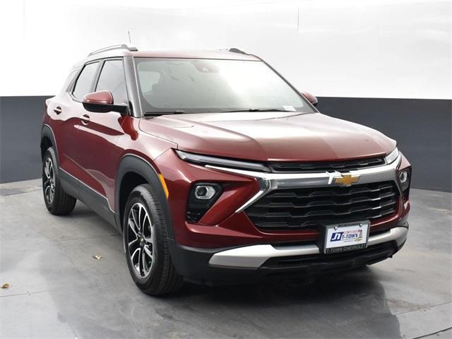 new 2025 Chevrolet TrailBlazer car, priced at $27,504