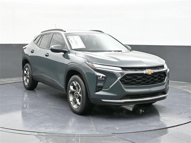 new 2025 Chevrolet Trax car, priced at $25,530